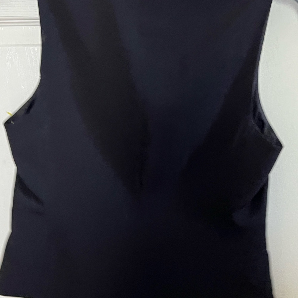 NWT H&M fitted vest iV-neck, buttons at front, and welt front pockets. size S - Picture 5 of 8